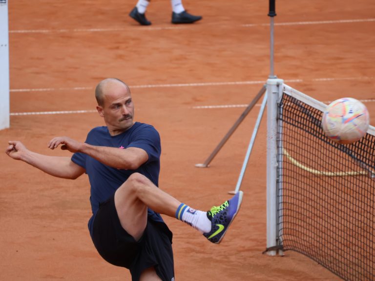 Mehr über den Artikel erfahren Fußballtennisturnier 2025: Sommer, Spannung und zwei strahlende Siegerteams